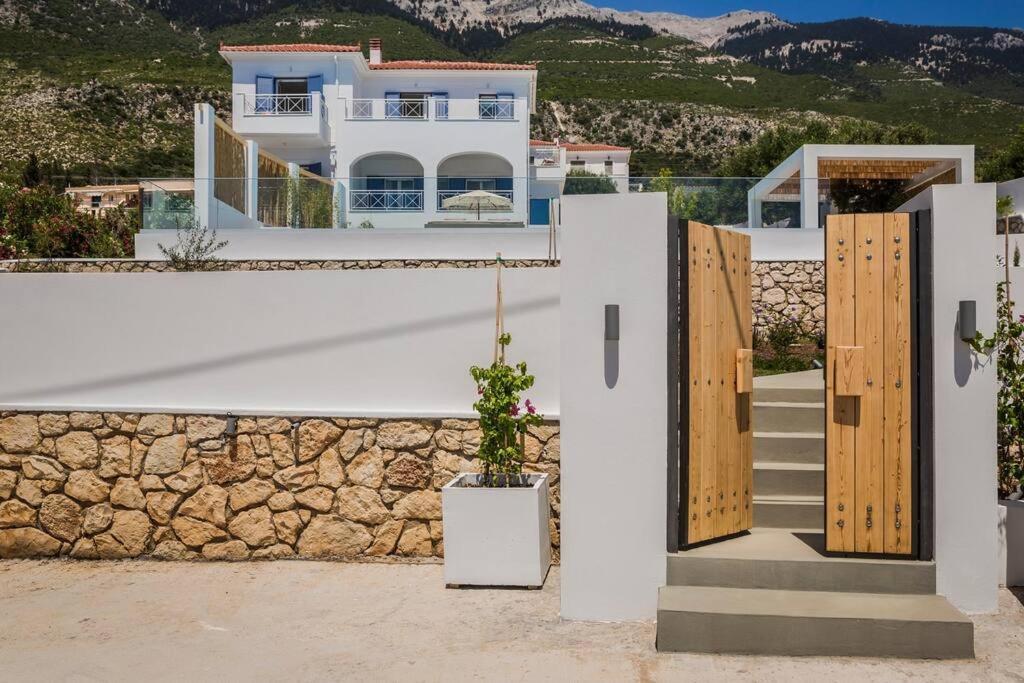Lourdas White Villa Λουρδάτα Εξωτερικό φωτογραφία